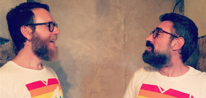 Una delle coppie fotografate durante la performance.