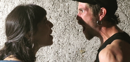 Una delle coppie fotografate durante la performance.