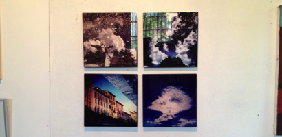 Composizione di foto su pannelli Chromaluxe esposta presso Orygma Ancient Shed a Milano