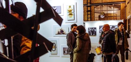 Una vista della mostra con l’installazione “Capendo Adamo”